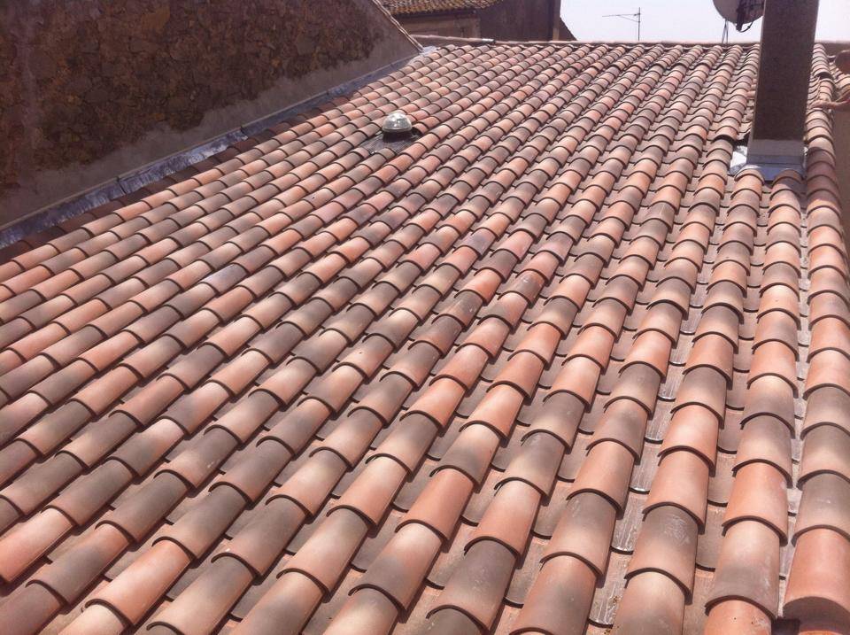 toiture finie en tuiles canales